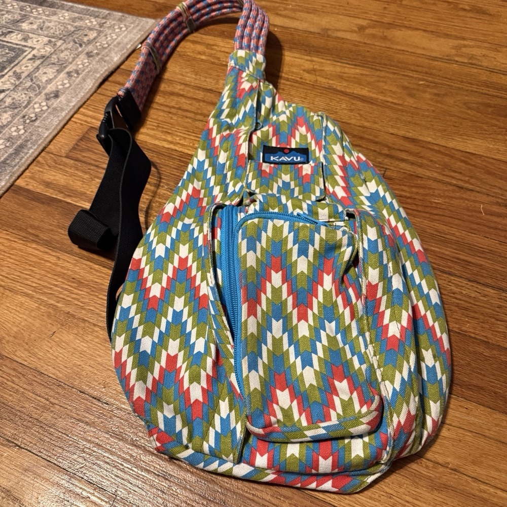 KAVU ROPE SLING BAG MULTICOLOR SOUTHWEST AZTEC DESIGN SLING‎ BAG VGC